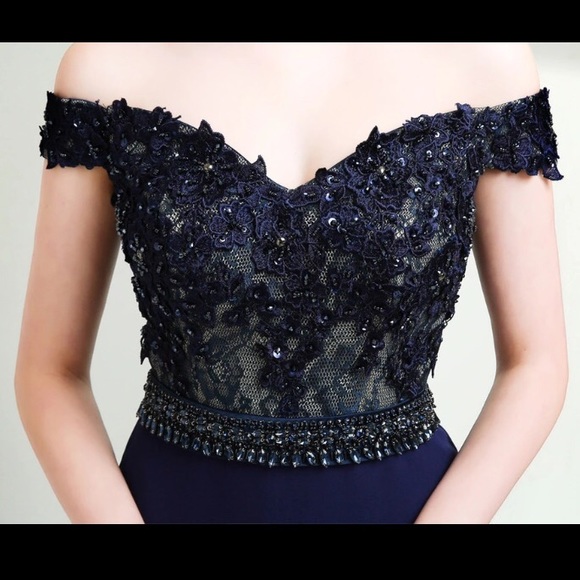 Evening dress - Picture 1 of 8